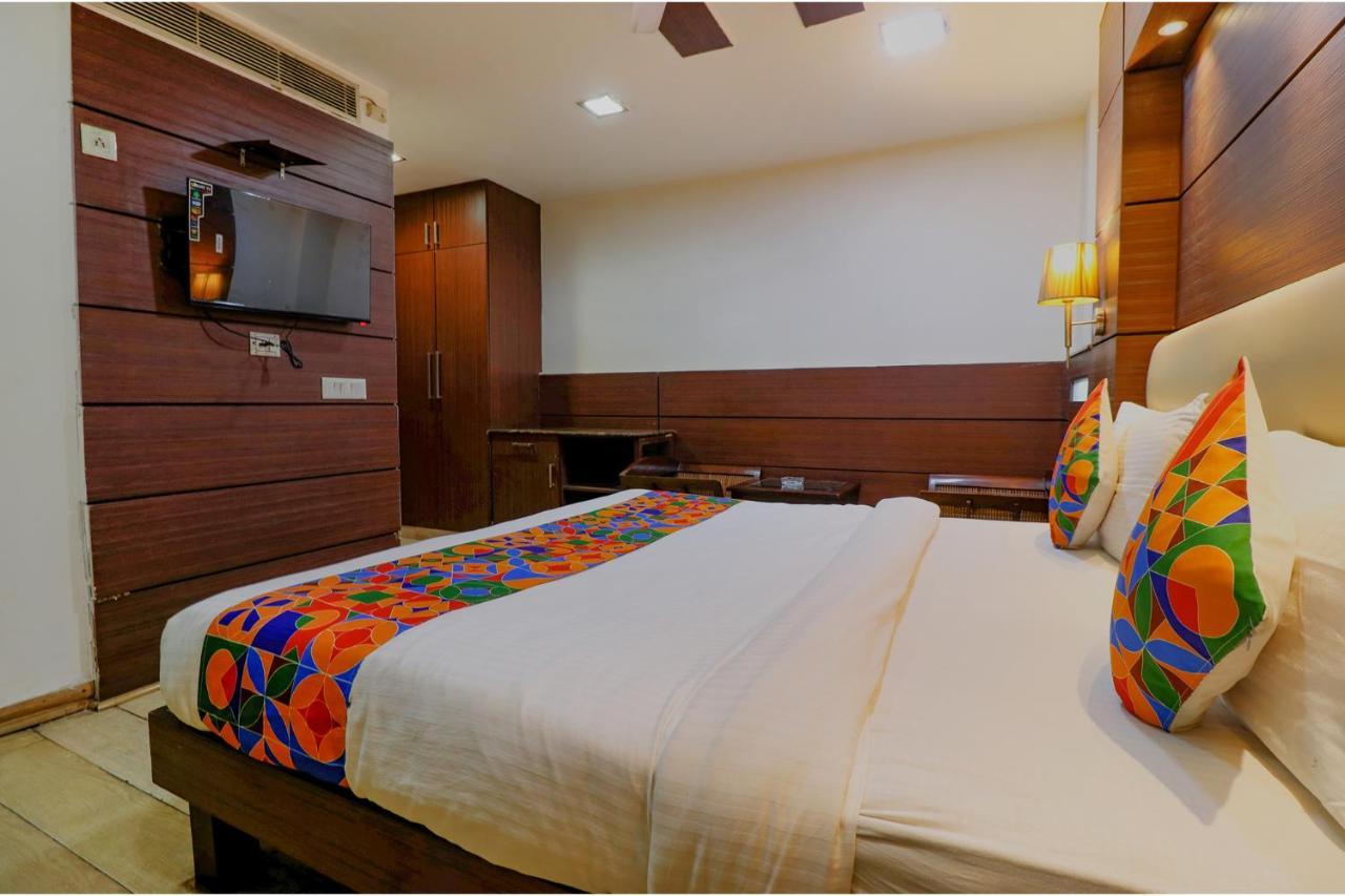 Fabhotel Admire Suites New Delhi Buitenkant foto