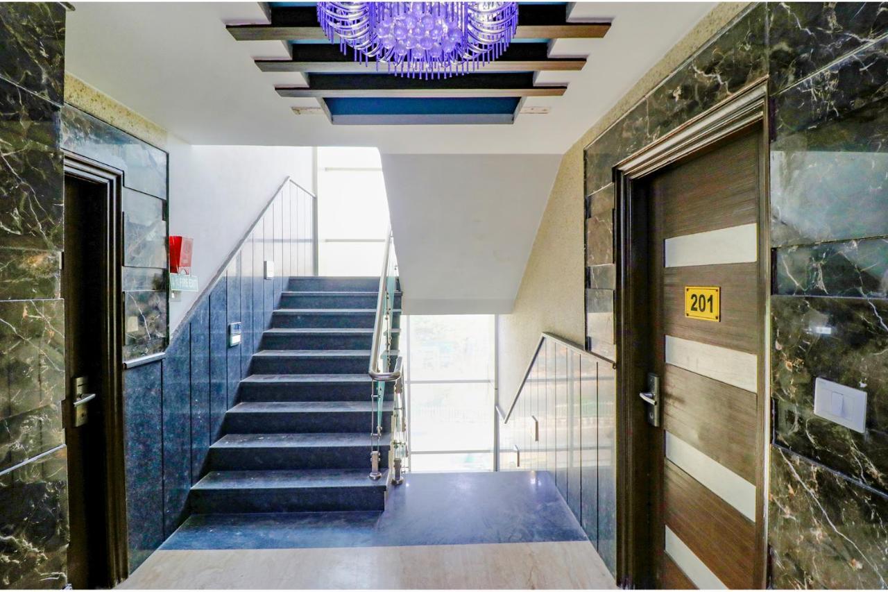 Fabhotel Admire Suites New Delhi Buitenkant foto