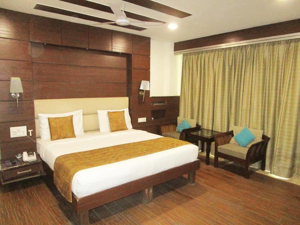 Fabhotel Admire Suites New Delhi Buitenkant foto