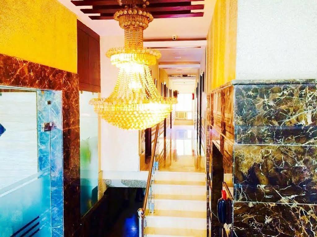 Fabhotel Admire Suites New Delhi Buitenkant foto