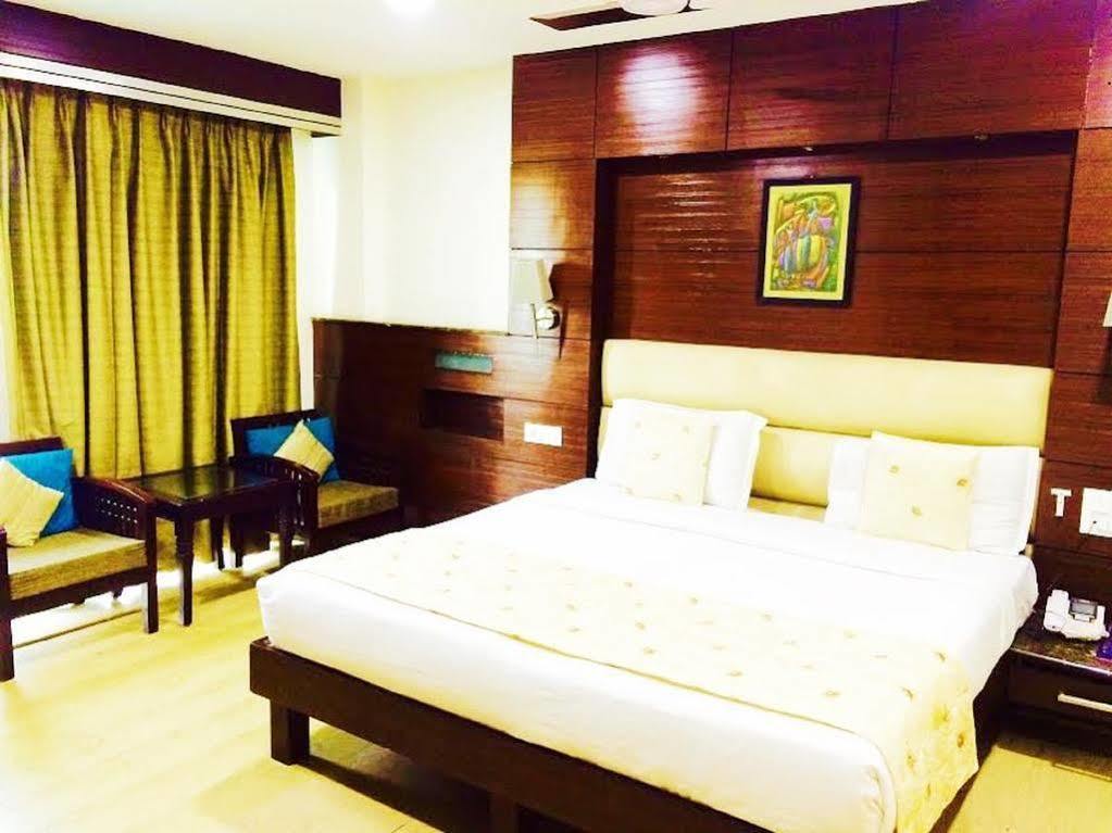 Fabhotel Admire Suites New Delhi Buitenkant foto