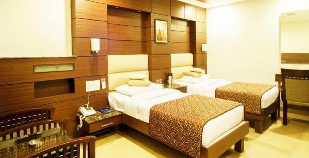Fabhotel Admire Suites New Delhi Buitenkant foto