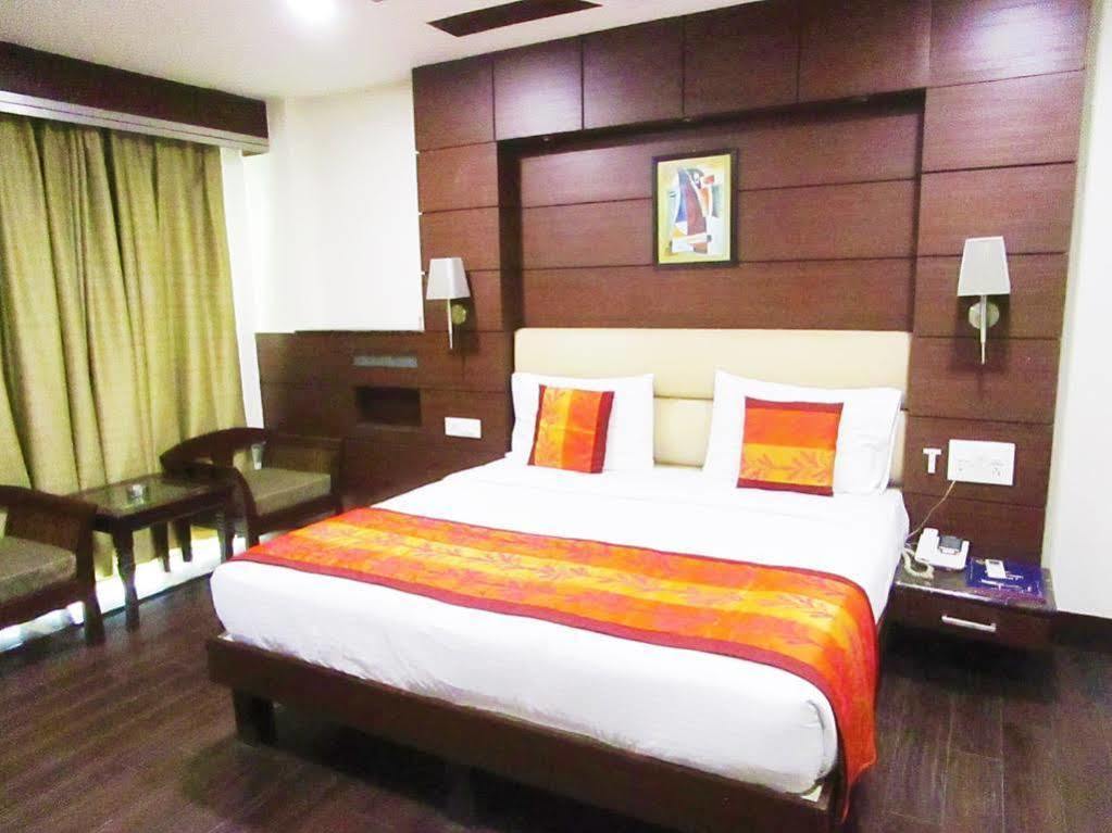 Fabhotel Admire Suites New Delhi Buitenkant foto